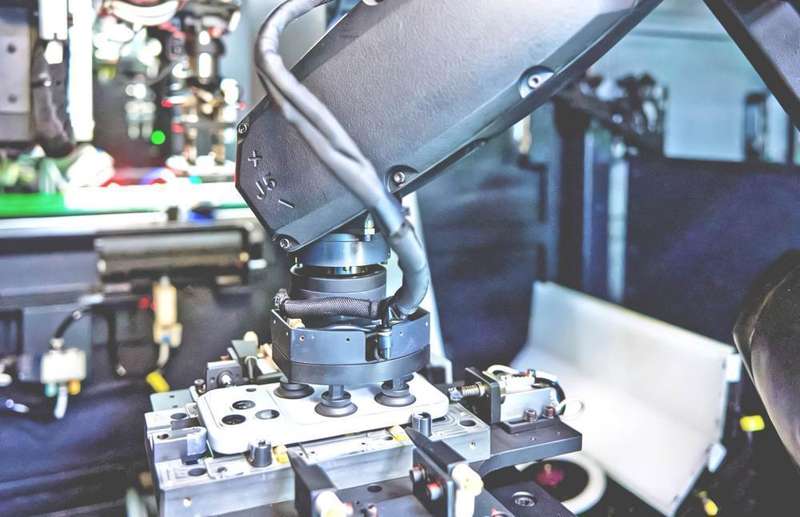 中国供应链魅力再现；苹果COO深圳行，探秘富士康欣旺达升级之路。