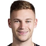  安联球场暖心一刻，诺伊尔基米希携眷观赛；拜仁欧冠之旅继续前行。 体育新闻