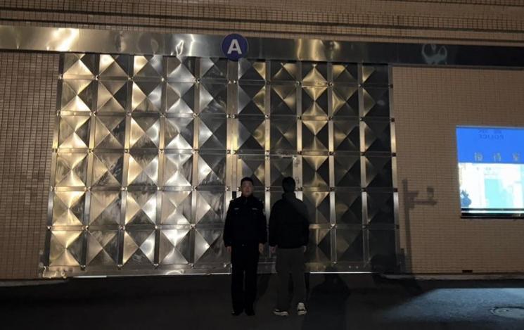  违规吊运引发停电事故，专业飞手终尝法律苦果；侥幸心理酿大祸，空域安全不容忽视。 新闻