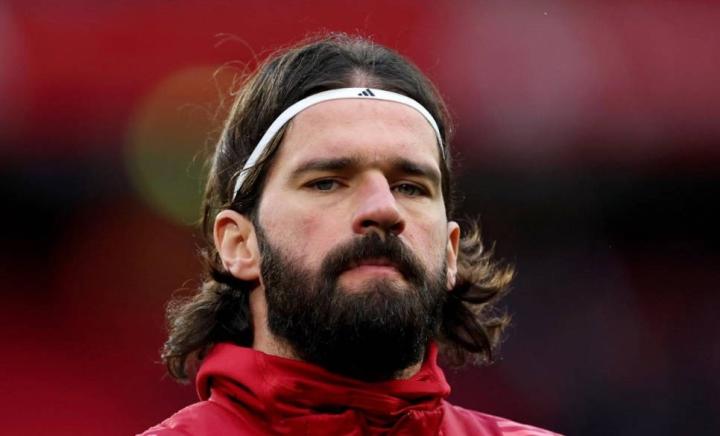  利物浦门神告急！阿利松旧患再袭；马马尔达什维利站出来，红军防线能否稳如泰山？ 体育新闻