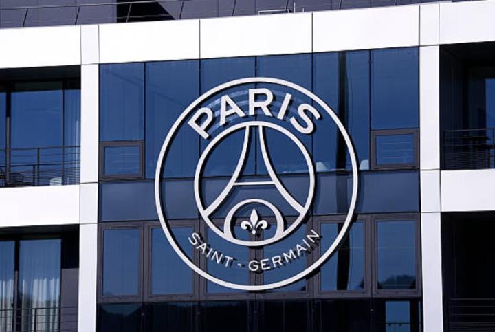  巴黎圣日耳曼赛程面临关键抉择：推迟朗斯一战还是保留补赛机会；队报披露俱乐部内部评估细节。 体育新闻