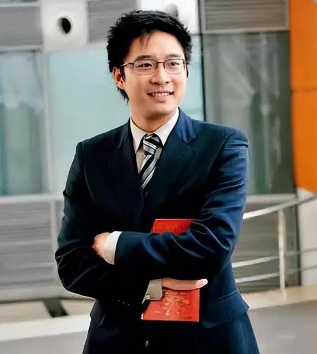 从赛场到人心:解析霍启山式的优雅追求艺术 娱乐新闻