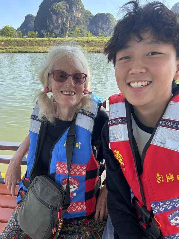 银发背包客的数字化生存指南：74岁英国奶奶中国独行方案全拆解